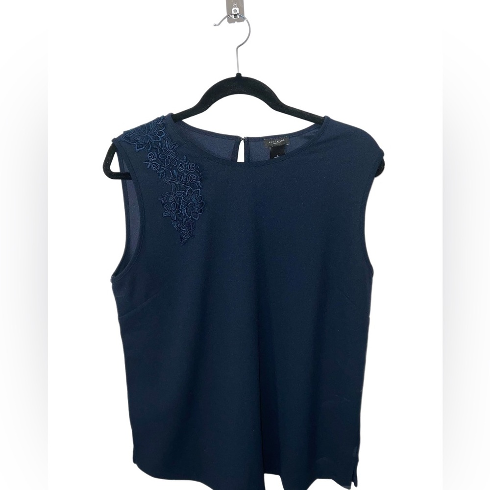 Gorgeous Ann Taylor Sleeveless Navy Blue Embroidered Blouse